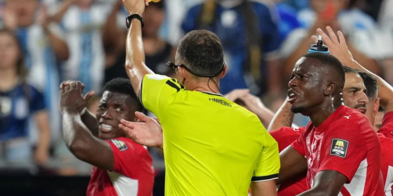 Panel de reglas dice que fue errónea la expulsión de Embolo ante Argentina en cuartos del Mundial