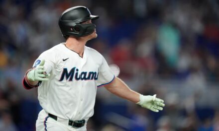 Marlins derrotan a los Phillies 8-6.