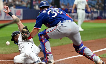 Jonrón de Cedric Mullins en la 8VA entrada impulsa a Rays sobre Rangers en victoria 3-2