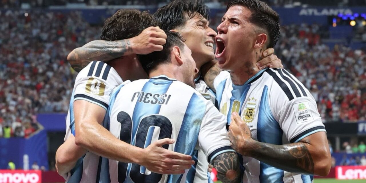 Argentina logra remontada ante Egipto y avanza a cuartos de final