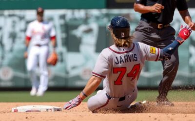 Bravos remontan en la 9na para vencer 4-3 a los Cardenales