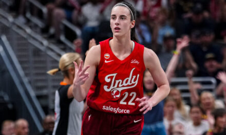 Caitlin Clark anotó 45 puntos y repartió 10 asistencias en triunfo del Fever ante Seattle