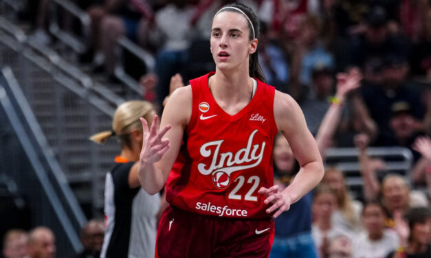 Caitlin Clark anotó 45 puntos y repartió 10 asistencias en triunfo del Fever ante Seattle