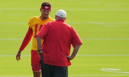 Reinicio en Kansas City: Andy Reid trae temprano a novatos y QB de Chiefs tras 6-11