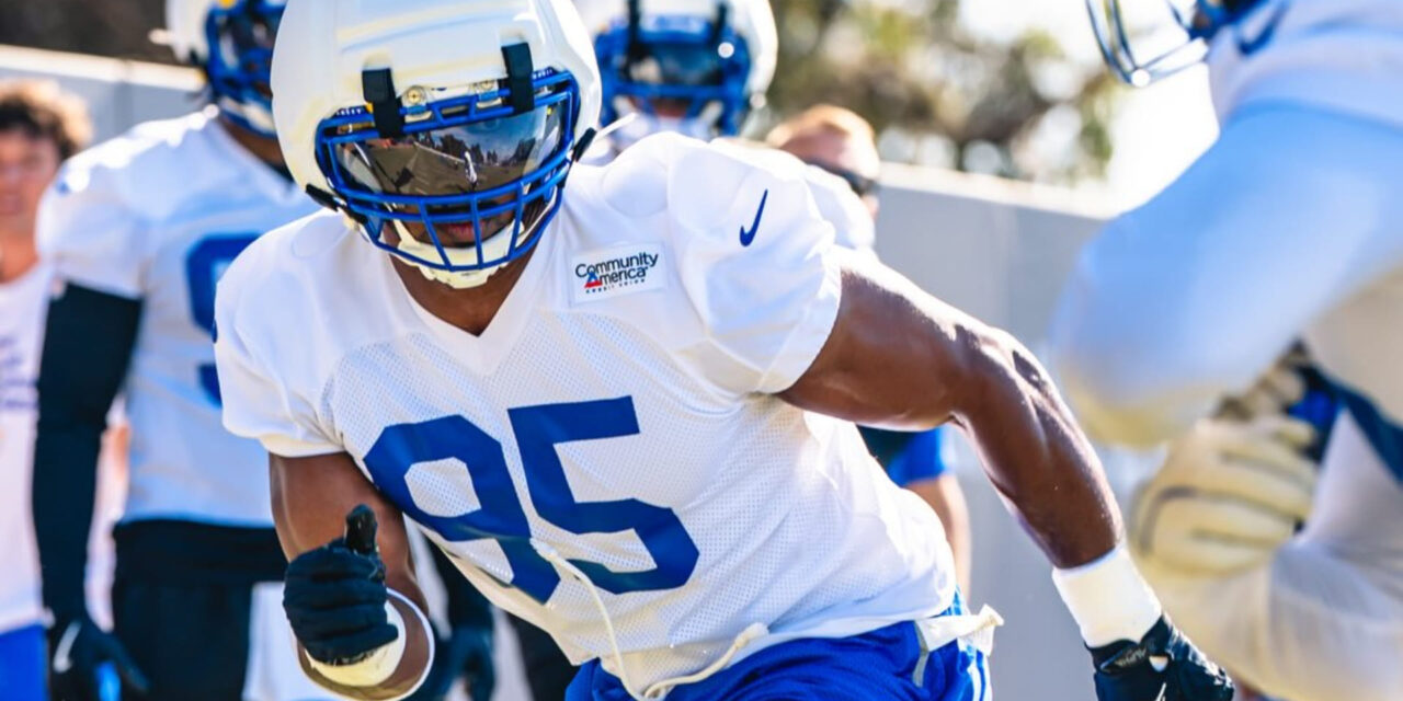 Myles Garrett deslumbra a los Rams en su primer día de campamento con su nuevo equipo