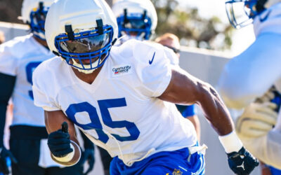 Myles Garrett deslumbra a los Rams en su primer día de campamento con su nuevo equipo