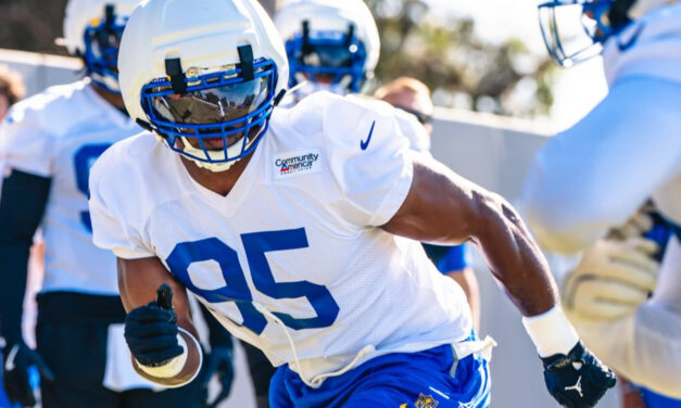 Myles Garrett deslumbra a los Rams en su primer día de campamento con su nuevo equipo