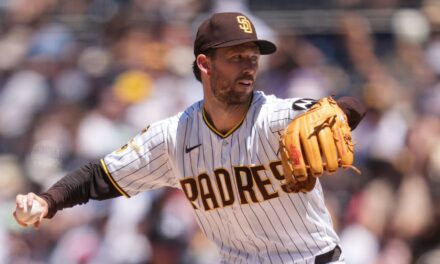 Canning y 5 relevistas dominaron a Colorado y los Padres vencieron a los Rockies 3-1.