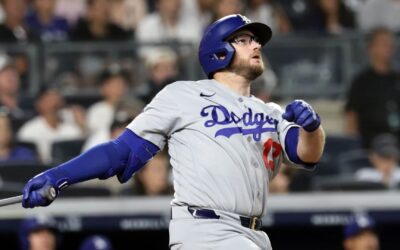 Max Muncy conecta un jonrón de dos carreras ante Gerrit Cole en la séptima entrada para darle la victoria a los Dodgers sobre los Yankees por 2-1