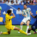 Argentina sufre para someter 3-2 a Cabo Verde en los 16vos de final del Mundial