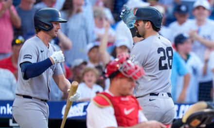 Wells y Domínguez conectan jonrón y Yankees vencen 3-1 a Filis