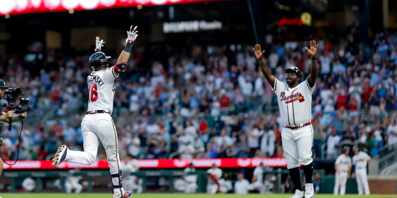 Los Bravos remontan una desventaja de 3 carreras para vencer a los Nacionales 5-4.