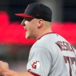 Guardianes vencen 3-2 a Marlins con 6 sólidas entradas de Parker Messick
