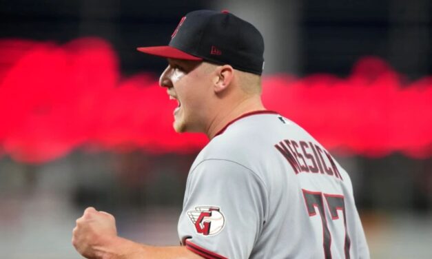 Guardianes vencen 3-2 a Marlins con 6 sólidas entradas de Parker Messick