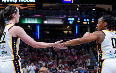 Caitlin Clark anotó 27 puntos y las Fever establecieron un récord de anotación de la franquicia en una victoria de 123-88 sobre las Sun.
