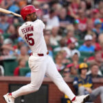 Los jonrones de Burleson y Fermín impulsan a los Cardinals a una victoria por 5-1 ante los Brewers.