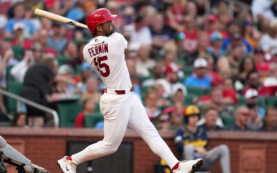 Los jonrones de Burleson y Fermín impulsan a los Cardinals a una victoria por 5-1 ante los Brewers.