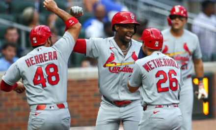 Walker, Church y Burleson conectaron jonrones y los Cardinals remontaron para lograr una victoria de 11-5 sobre los Braves.