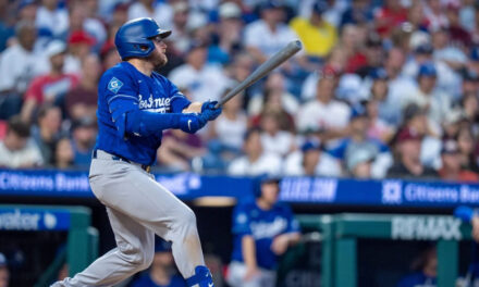Max Muncy conecta jonrón de la ventaja y Dodgers vencen a Filis por 9-5