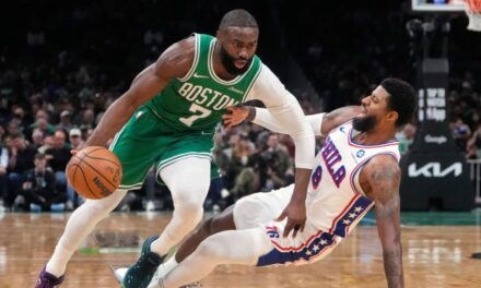 Celtics traspasan a Jaylen Brown a 76ers por Paul George y selecciones de draft