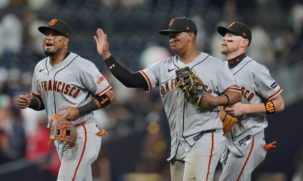 El novato Susac conecta otro jonrón, Ray gana su séptima decisión consecutiva y los Giants vencen a los Padres 4-1.