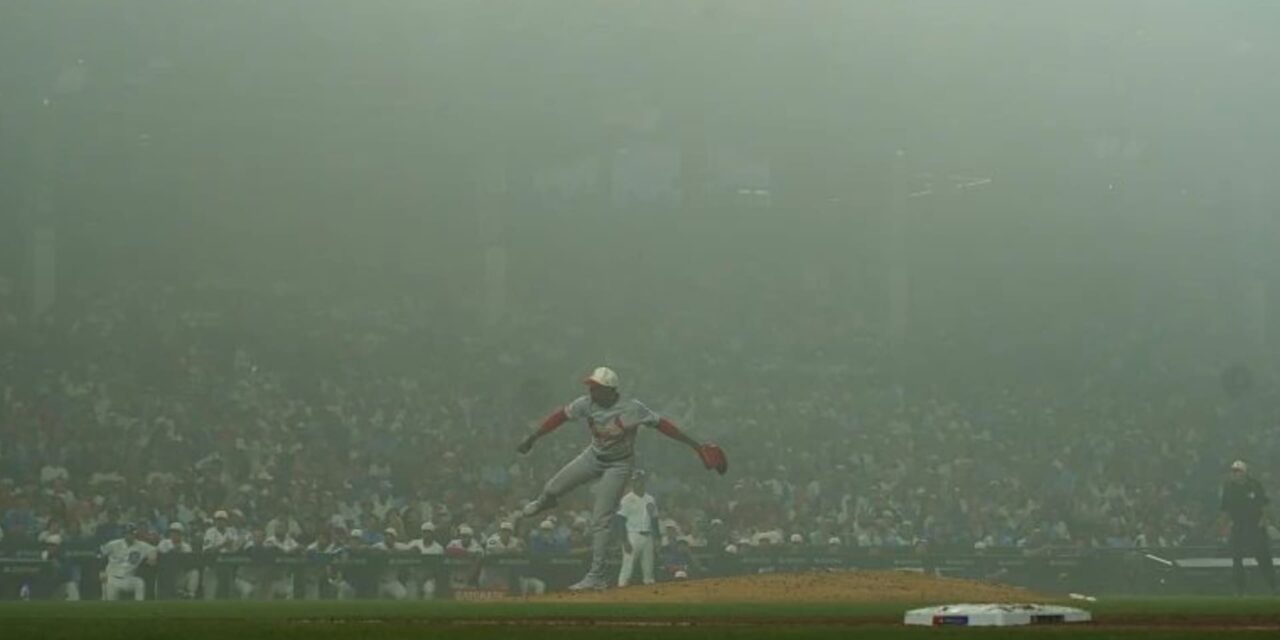 Los Cardenales apagan a los Cubs 3-0 en un Wrigley Field envuelto en niebla