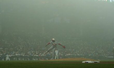 Los Cardenales apagan a los Cubs 3-0 en un Wrigley Field envuelto en niebla