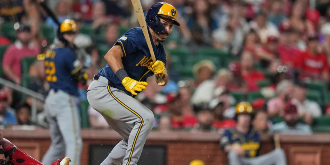 Los Brewers remontan ante los Cardinals 4-3 en una séptima entrada de 4 carreras.