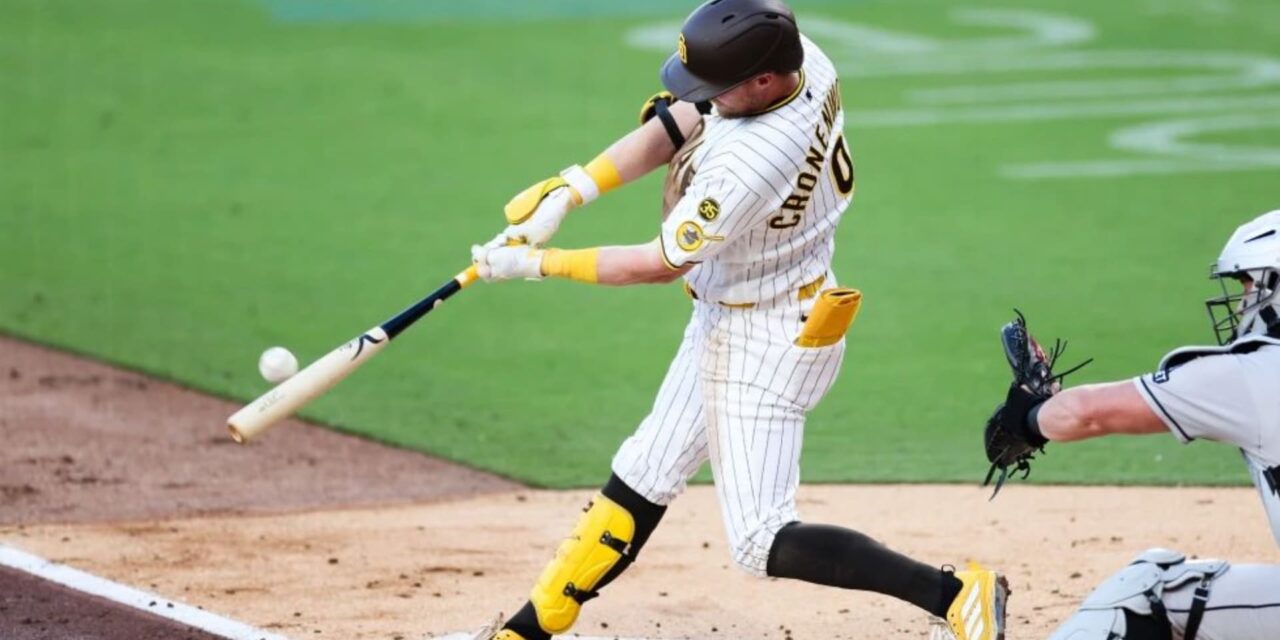 Jonrón de 3 carreras de Cronenworth impulsa a Padres a vencer 4-1 a Gallen y Diamondbacks
