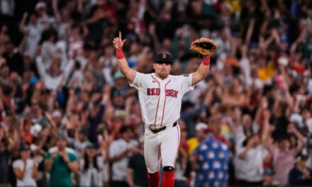 Durbin pega el jonrón del triunfo y Boston vence 6-5 a Baltimore para su 14ta victoria seguida