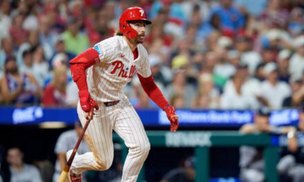 Stott pega jonrón e impulsa 5 carreras para que Filis aplastaran 11-4 a Yankees