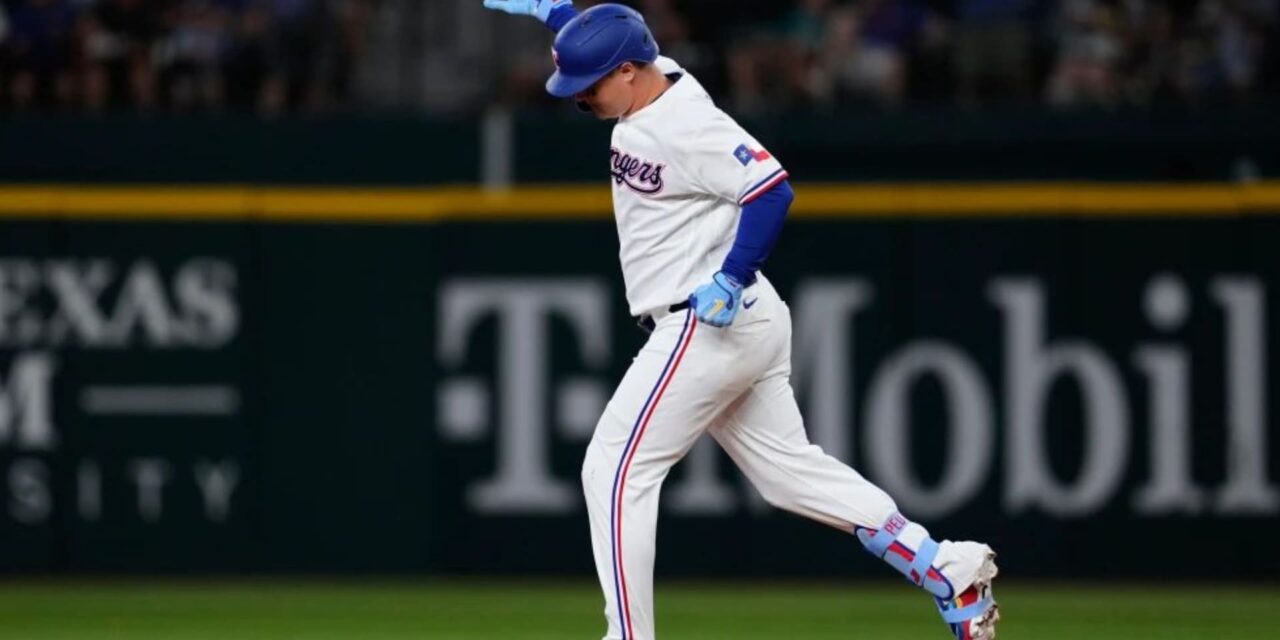 Joc Pederson pega los 2 primeros de 4 jonrones de Rangers en triunfo 7-3 ante Mariners