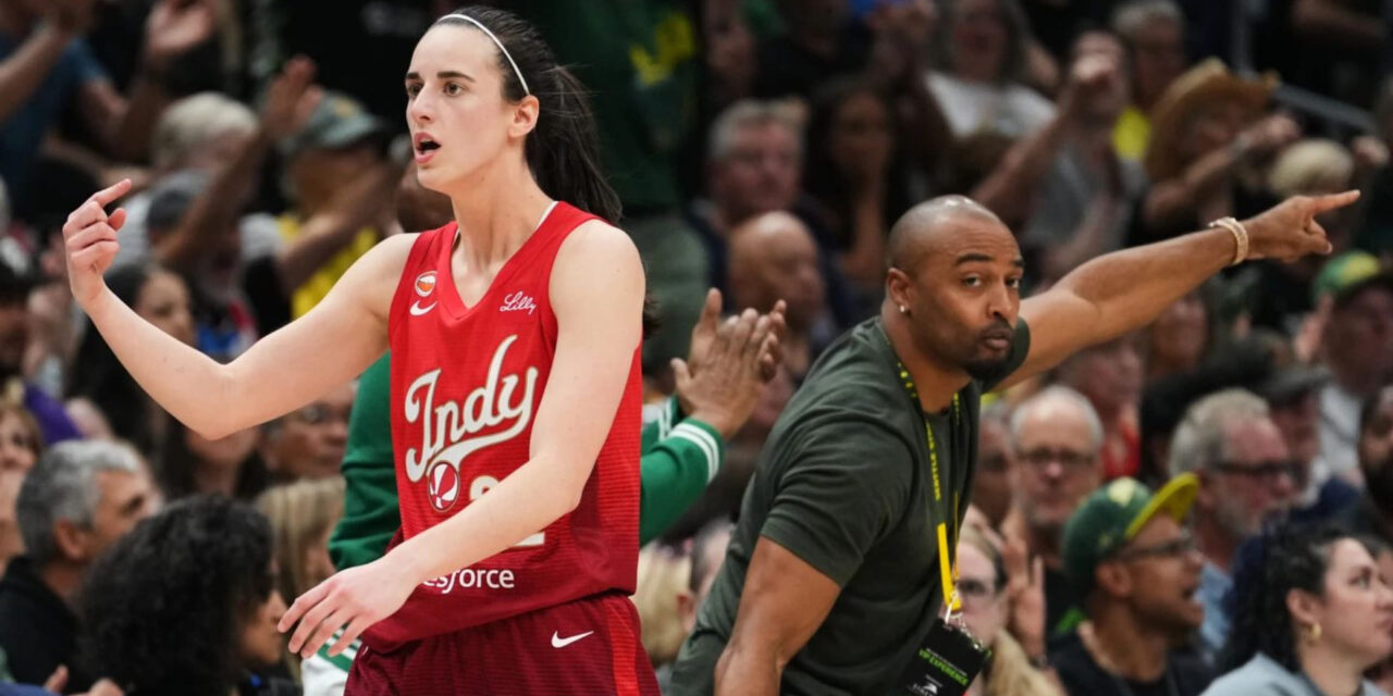 Clark y Mitchell lideraron a Fever a su cuarta victoria consecutiva, 105-95 sobre Storm.