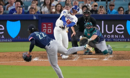 Rushing y Hernández conectaron jonrones y los Dodgers vencieron a los Mariners 6-2.