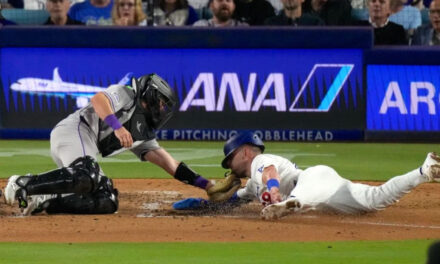 Rockies remontan ante Dodgers 4-3 tras 2 errores en la octava
