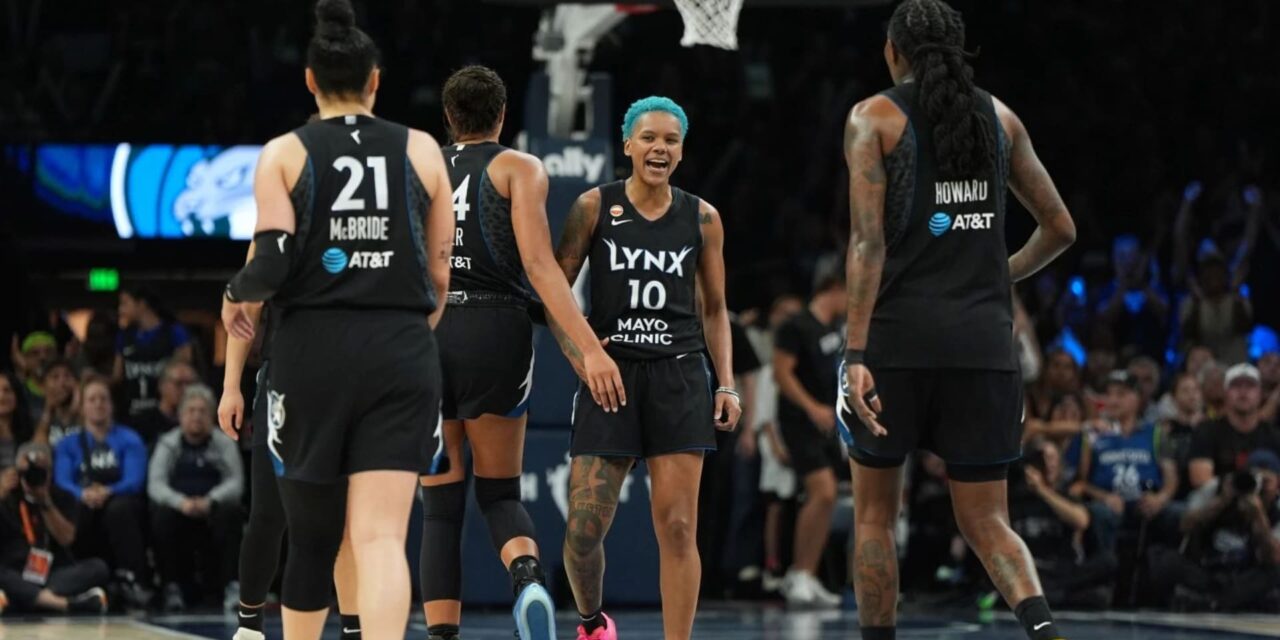 Oliva Miles y Courtney Williams se combinan para anotar 55 puntos, Lynx se impone a Fever 108-100.