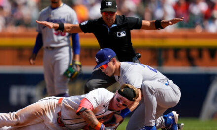 Báez se luce con el guante y el bate en la novena entrada para guiar a los Tigers a una victoria de 2-1 sobre los Dodgers.