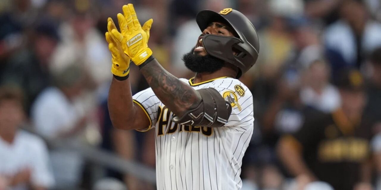 El grand slam de Luke Rengifo ante su exequipo ayuda a los Padres a vencer 11-2 a los Brewers.