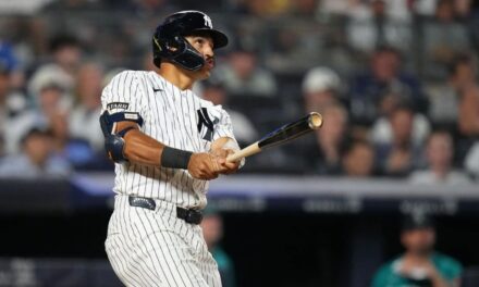 Trent Grisham pega 2 jonrones y los Yankees remontan para vencer 10-5 a los Marineros