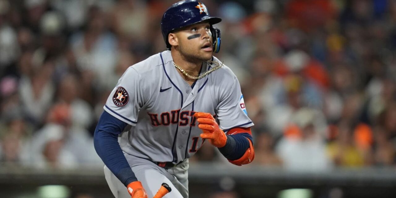 Cam Smith conecta dos jonrones y los Astros vencen 6-3 a los Padres y al recién llegado Robbie Ray.