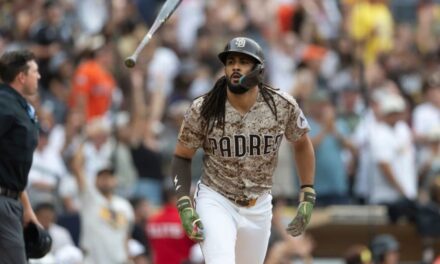 Fernando Tatis Jr. y el recién llegado Austin Hays impulsan a Padres a vencer 7-2 a Astros
