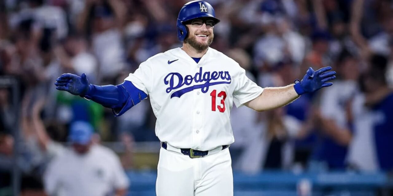 El sencillo de Max Muncy en la décima entrada lleva a los Dodgers a vencer a los Royals por 5-4.