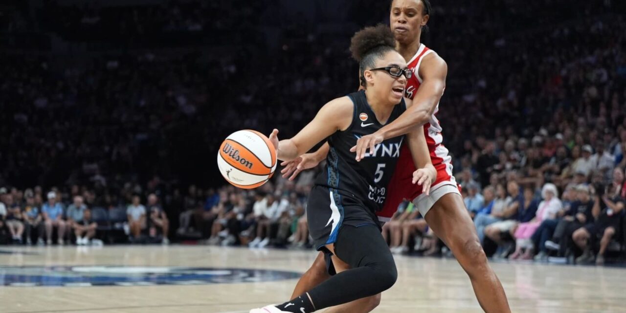 Olivia Miles y Napheesa Collier brillan en la victoria de las Lynx por 98-87 sobre las Aces, asegurando su puesto en los playoffs de la WNBA.