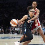 Olivia Miles y Napheesa Collier brillan en la victoria de las Lynx por 98-87 sobre las Aces, asegurando su puesto en los playoffs de la WNBA.