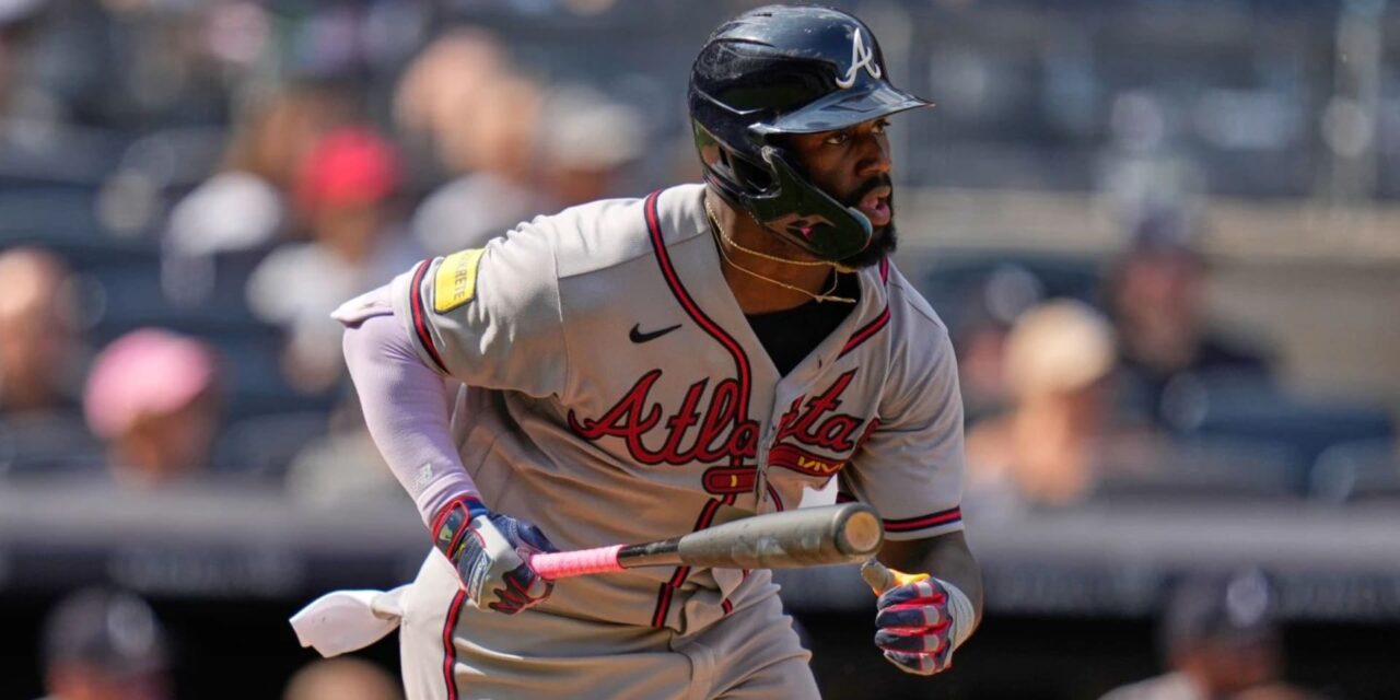 Michael Harris II conecta un sencillo que rompe el empate en la décima entrada y los Braves superan a los Yankees por 2-1.