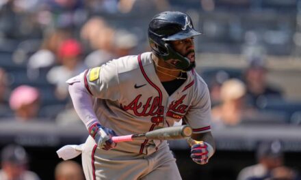 Michael Harris II conecta un sencillo que rompe el empate en la décima entrada y los Braves superan a los Yankees por 2-1.