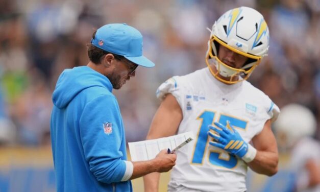 Chargers y Eagles, entre equipos de playoffs que buscan impulso con nuevos coordinadores