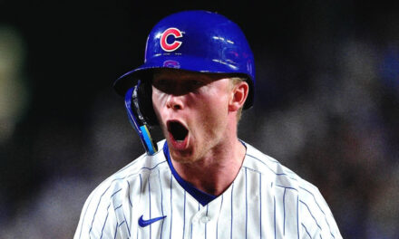 El triple de Pete Crow-Armstrong le da la ventaja a los Cubs y los lleva a una victoria de 5-2 sobre los Yankees.