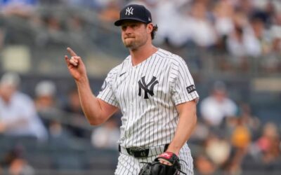 Cole supera a Sale en duelo de ganadores del Cy Young y Yankees vencen a Bravos por 5-4