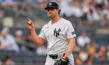 Cole supera a Sale en duelo de ganadores del Cy Young y Yankees vencen a Bravos por 5-4